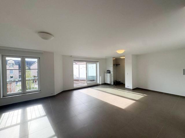 Spacious 2 bedroom flat in the centre of Grez