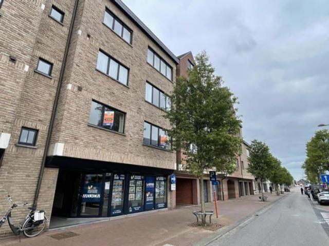 Spacious 2 bedroom flat in the city centre with a terrace