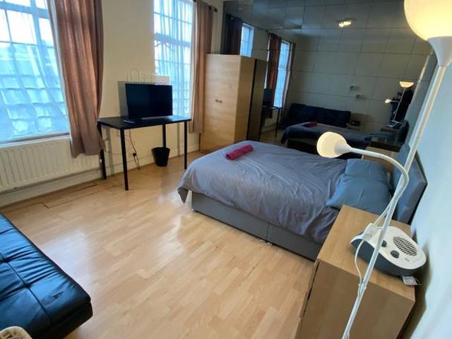 Spacious 2 bedroom flat in Central London W1