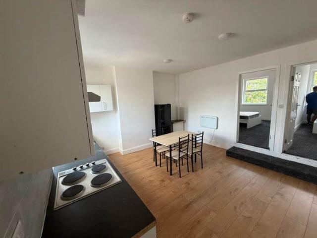Spacious 2 Bedroom Flat in Dagenham | Furnished