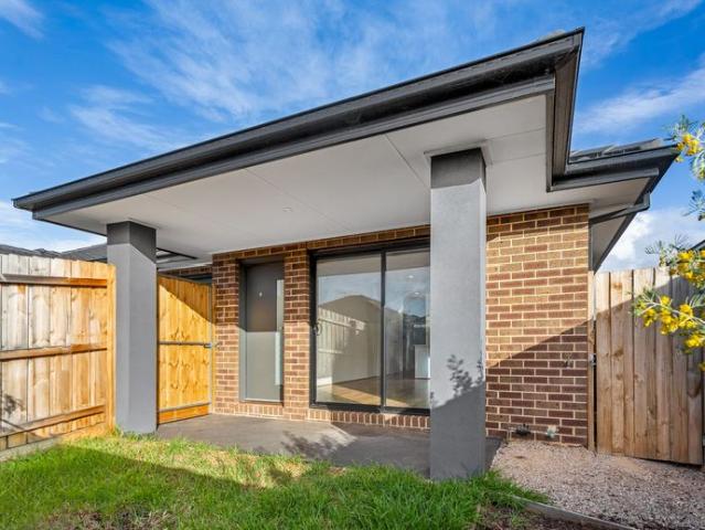 Spacious 2 Bedroom House in Melton South