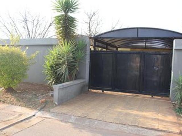 spacious 2 bedroom house on the mark.