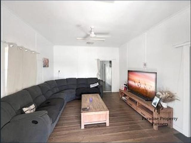 Spacious 2 Bedroom Home With Large Yard