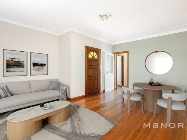 Spacious 2 Bedroom Home in a Convenient Location!