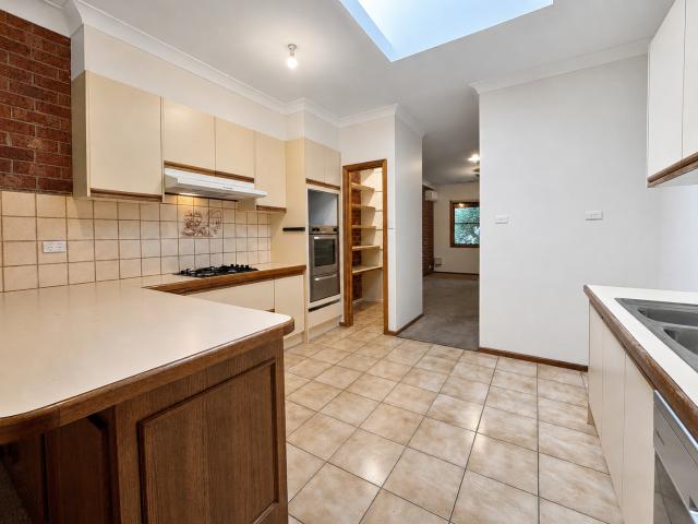 Spacious 2 Bedroom Home in Prime Richmond Hill Location
