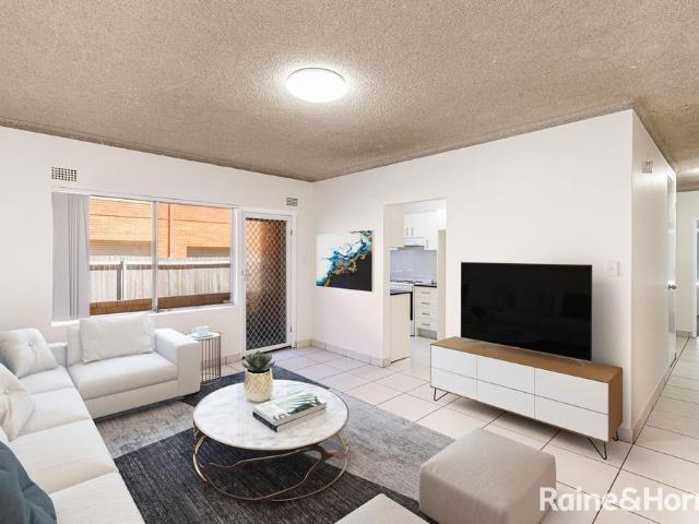 Spacious 2 Bedroom in Rosehill!