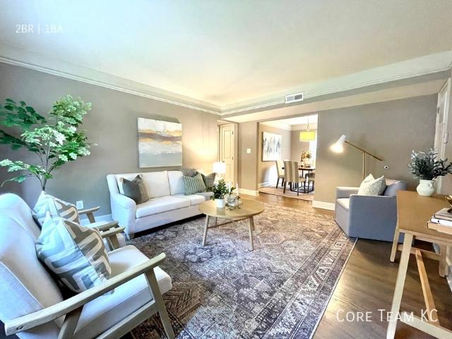 Spacious 2 Bedroom in West Plaza