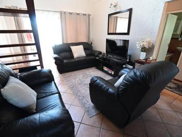 spacious 2 bedroom loft apartment on.
