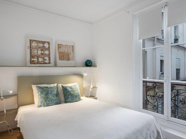 Spacious 2 bedroom near the Eiffel Tower, Paris Amsterdam Apartments for Rent
