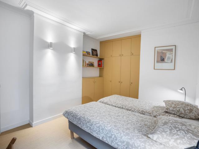 Spacious 2 bedroom near the Eiffel Tower