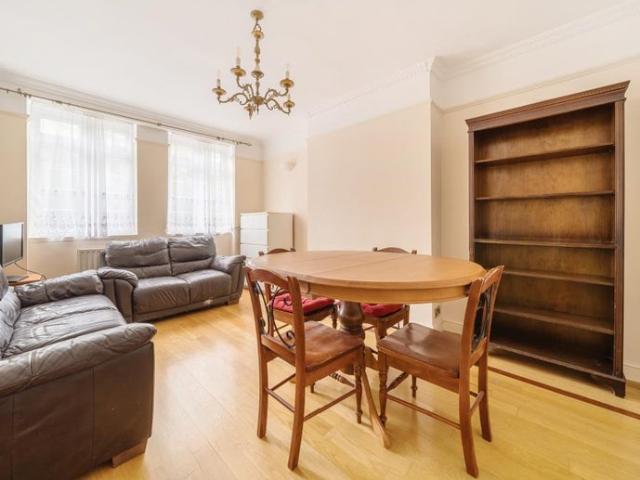 Spacious 2 Bedroom Near Regent's Park NW8