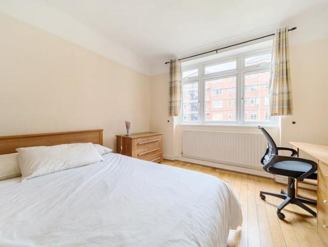 Spacious 2 Bedroom Near Regent's Park NW8
