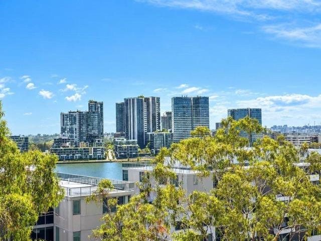 Spacious 2 Bedroom Split Level Apartment with Beautiful Water Views | 2 Side by Side Parking + Storage Cage | Resort Facilities |
