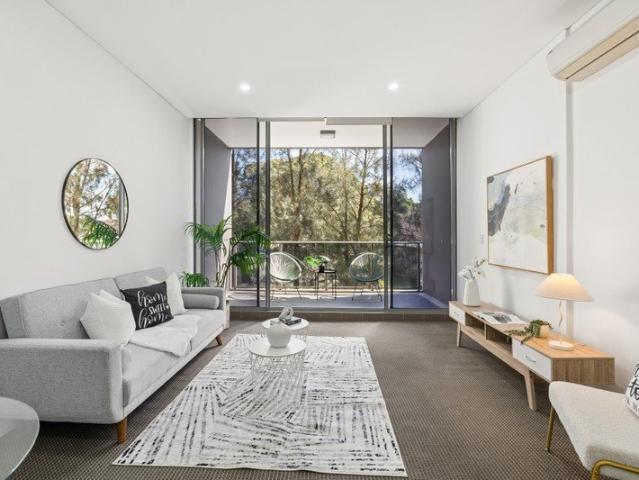 Spacious 2 Bedroom Plus Study Split Level Apartment with Resort Style Facilities