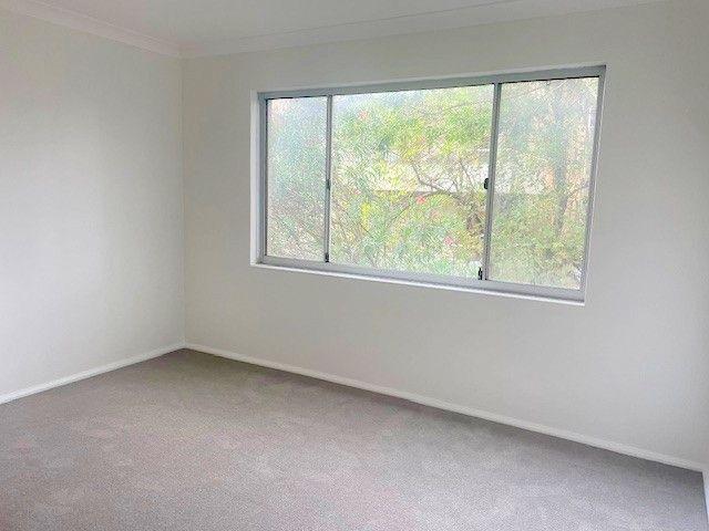 Spacious 2 bedroom Rose Bay apartment!
