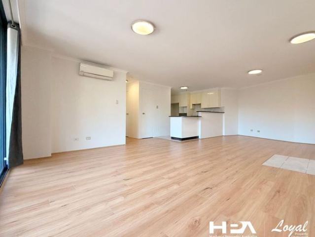 Spacious 2 Bedroom Right Next to West Ryde Station