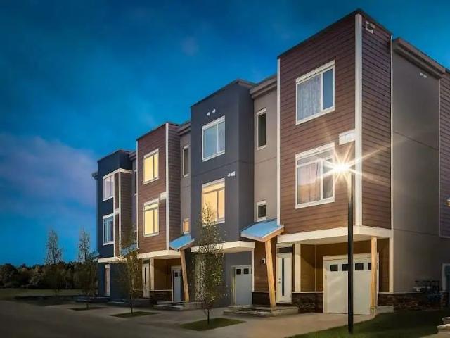 Spacious 2 Bedroom Townhouse for Rent in West Springs, SW Calgary RP352 — 2 Bedrooms Townhouse
