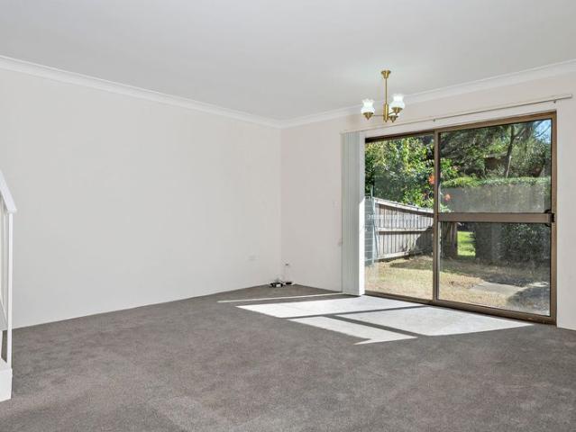 Spacious 2 bedroom townhouse in a quiet leafy area