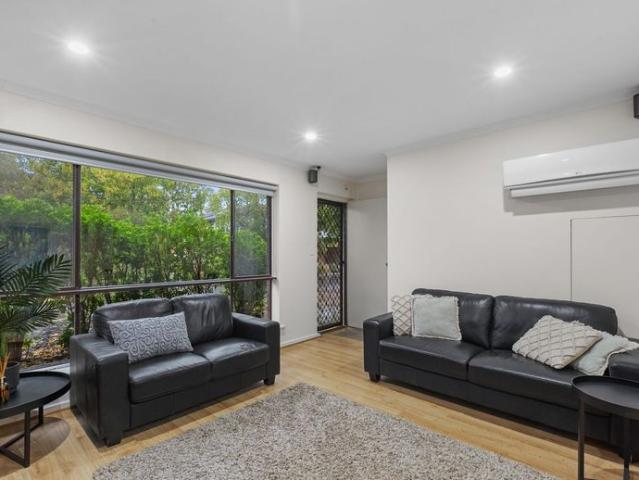 Spacious 2 Bedroom Townhouse in Convenient Location