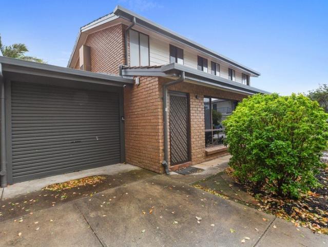 Spacious 2 Bedroom Townhouse in Convenient Location