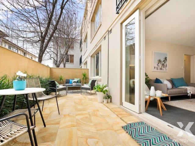 Spacious 2 Bedroom Townhouse in Ripponlea!