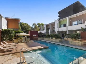 Spacious 2 Bedroom Townhouse with MPR in Prime West End Location