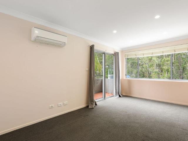 Spacious 2 Bedroom Unit !