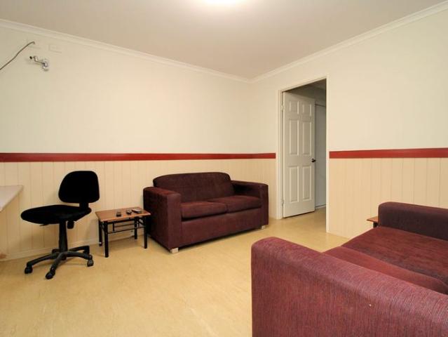 Spacious 2 Bedroom Unit