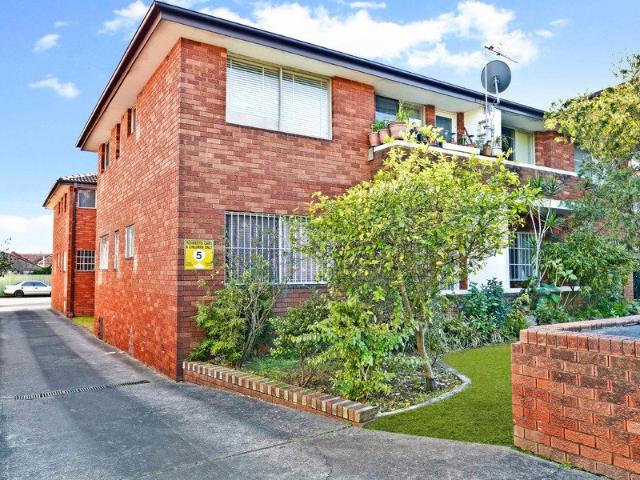 Spacious 2 Bedroom Unit Walk to shopping Centre | Deposit Taken Inspection Cancel