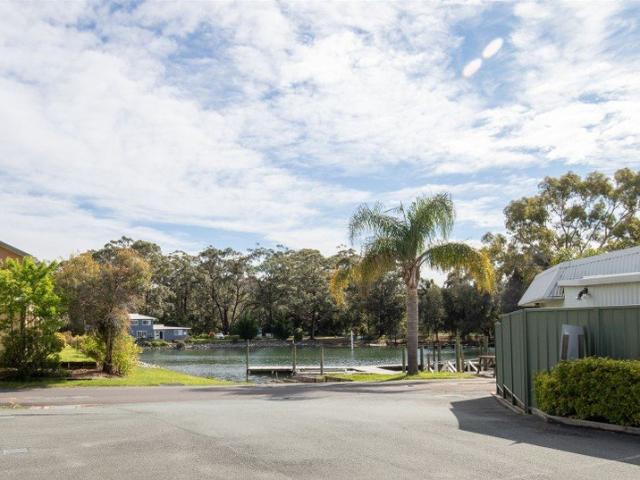 Spacious 2 bedroom unit with bush outlook