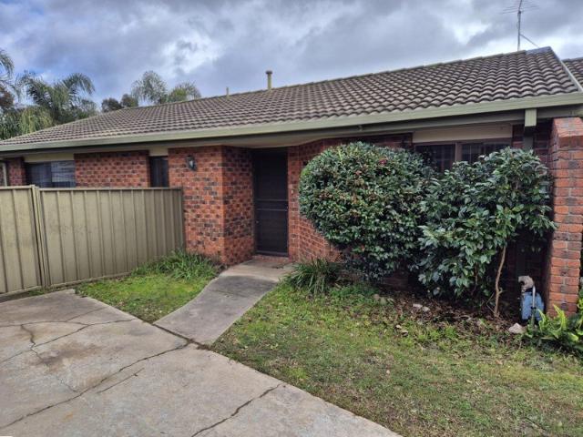 Spacious 2 Bedroom Unit with Large Yard