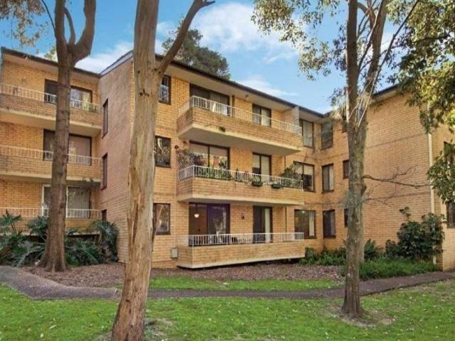 Spacious 2 Bedroom Unit with Park Views