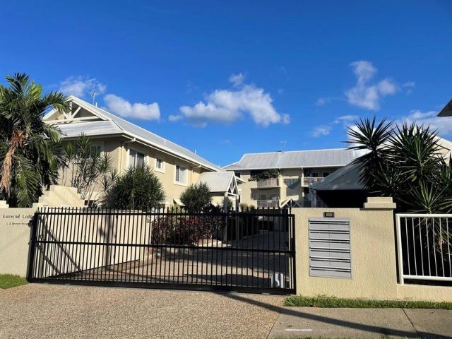 Spacious 2 Bedroom Unit with Pool & Secure Parking