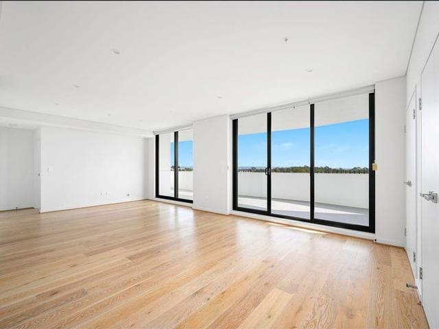 SPACIOUS 2 BEDROOM UNIT WITH STUDY