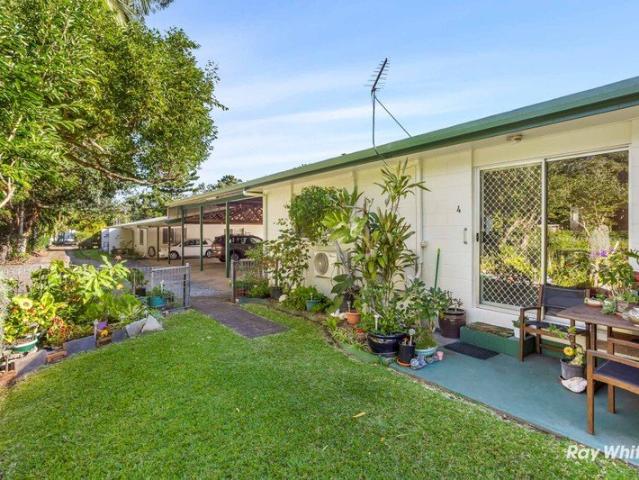 Spacious 2 bedroom unit and walk to town!