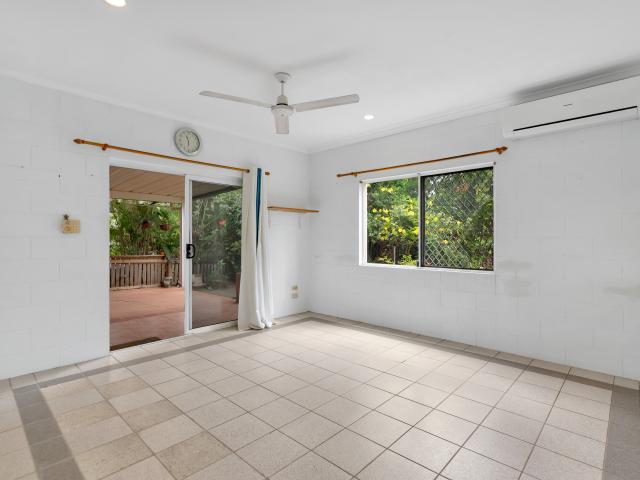 Spacious 2 Bedroom Unit Courtyard Ground Floor