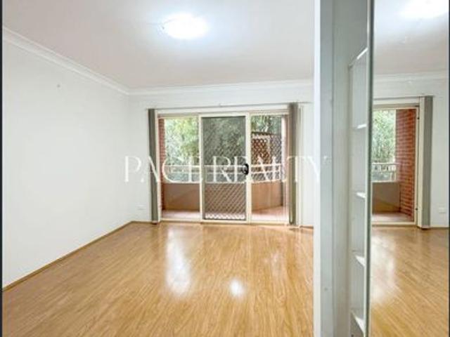 SPACIOUS 2 BEDROOM UNIT CLOSE TO PARK AND TRANSPORT!