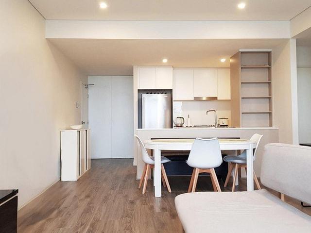 Spacious 2 Bedroom Unit Great Location!