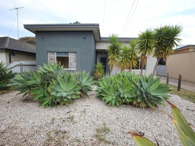 Spacious 2 bedroom unit in a great location