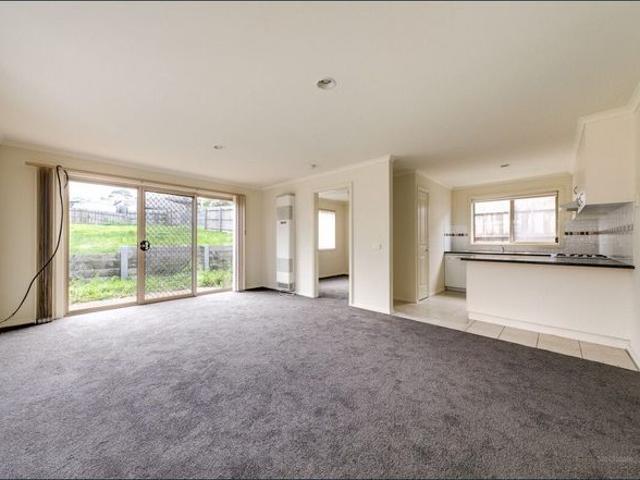 Spacious 2 Bedroom Unit in a Quiet, Convenient Location