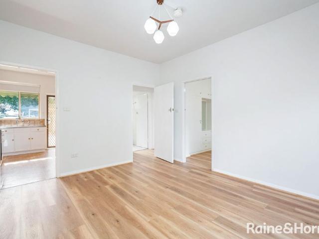 Spacious 2 Bedroom Unit in a Quiet, Leafy Location