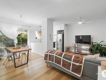 Spacious 2 Bedroom Unit in Prime Coorparoo Location