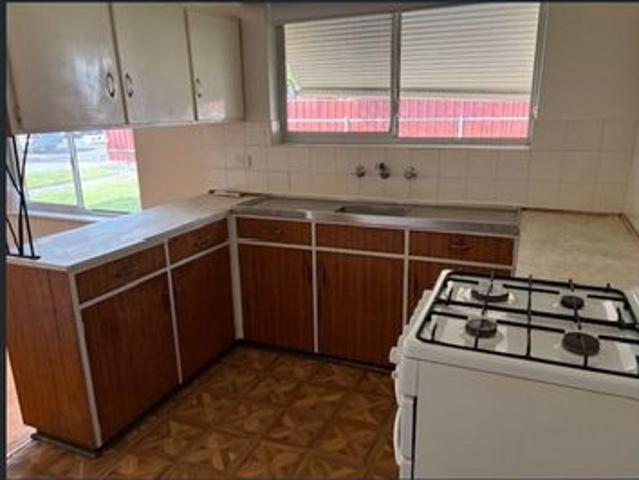 Spacious 2 bedroom unit in prime location