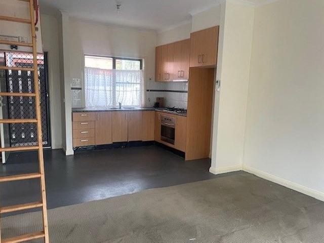 Spacious 2 Bedroom Unit in Prime Location
