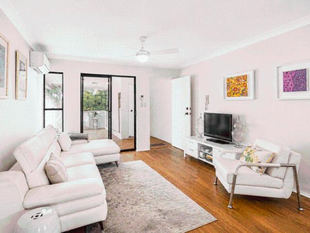 Spacious 2 Bedroom Unit in Prime Location