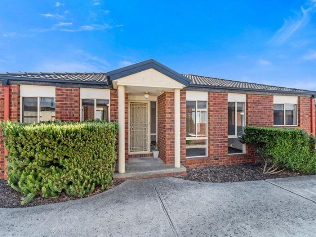 Spacious 2 Bedroom Unit in Prime Location Walk to the Beach!
