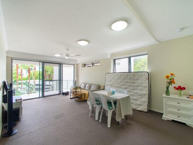 Spacious 2 bedroom unit in Sphere Southport