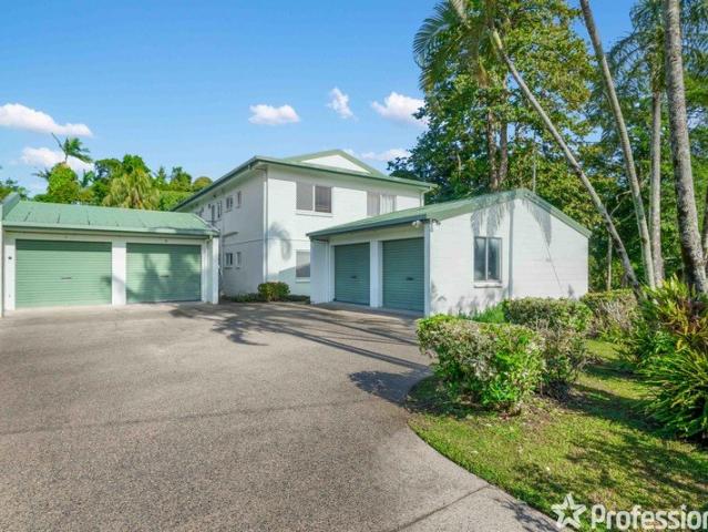 Spacious 2 bedroom unit minutes from the Cairns CBD