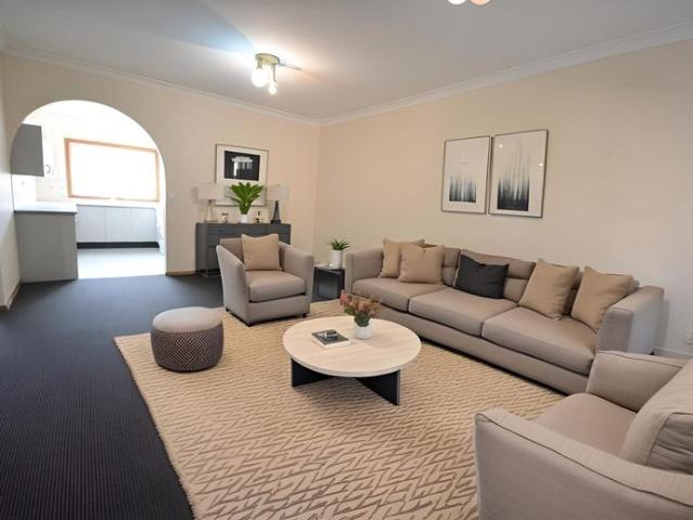 SPACIOUS 2 BEDROOM VILLA IN FANTASTIC LOCATION!