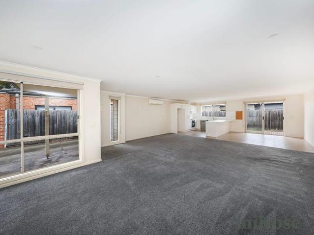 Spacious 2 Bedroom Villa Unit in a Convenient Brooklyn Location